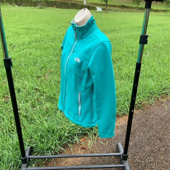 The North Face Windfall Womens Full Zip Softshell Jacket TRENDING POP OF COLOR - Picture 3 of 11